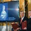 Minister kultury Piotr Gliński (z prawej) negocjował transakcję zakupu bezpośrednio z Adamem Karolem