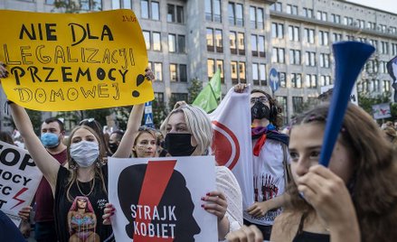 W piątek w wielu miastach odbyły się protesty przeciwko zapowiedziom dotyczącym wycofania się z raty