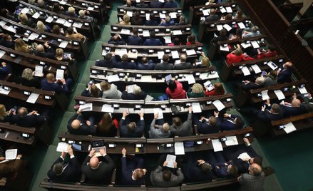 Posłowie na sali obrad podczas trzeciego dnia posiedzenia Sejmu