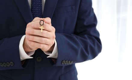 Poglądy polityczne i przekonania religijne źródłem konfliktów w firmie - obowiązki pracodawcy