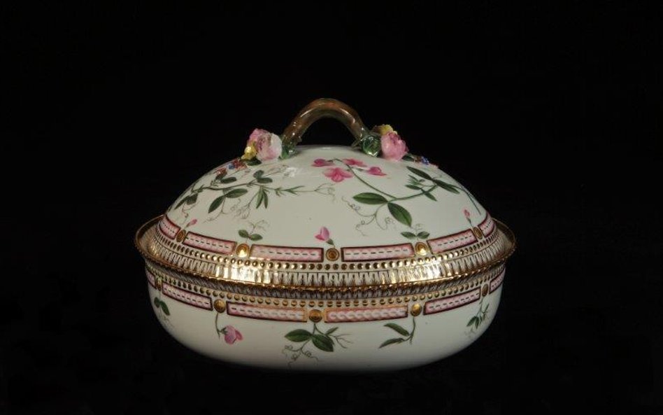 Okrągły półmisek z przykrywką, porcelana Flora Danica, ok. 1800