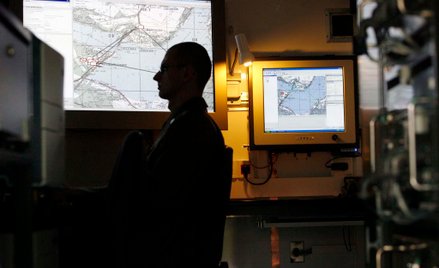 Stacja pomagająca w sterowaniu dronami i kabel światłowodowy o specjalnej konstrukcji to przykłady r