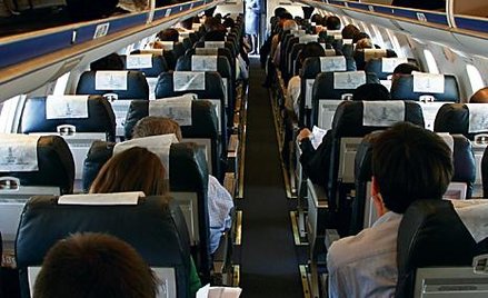 Czy w samolotach obok tradycyjnych foteli pojawią się miejsca stojące?