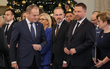 Premier Donald Tusk i ministrowie podczas zaprzysiężenia rządu w Pałacu Prezydenckim