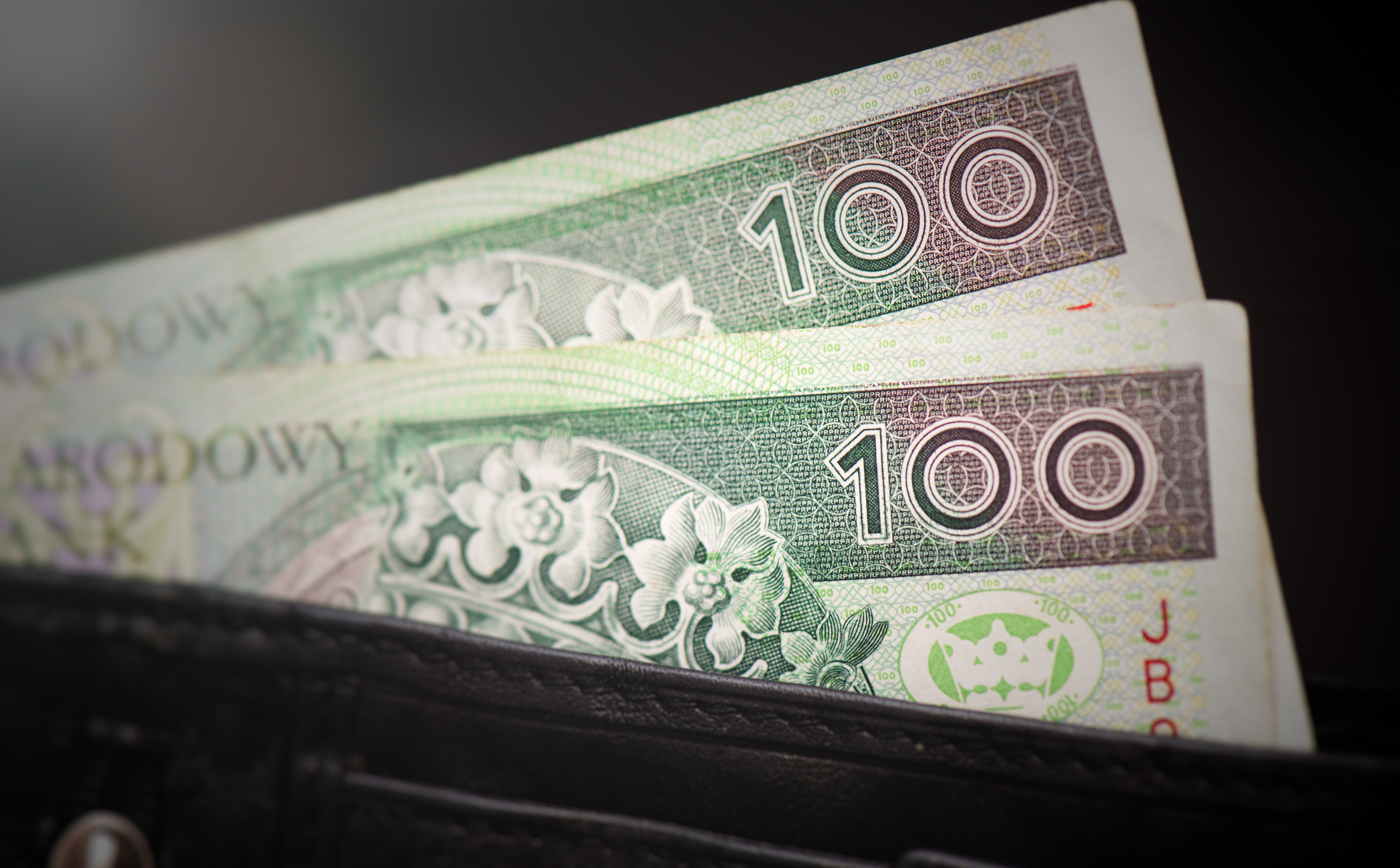 Złoty zaczął majówkę