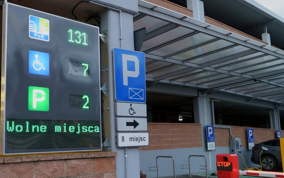 W Warszawie działa dużo parkingów typu Park and Ride