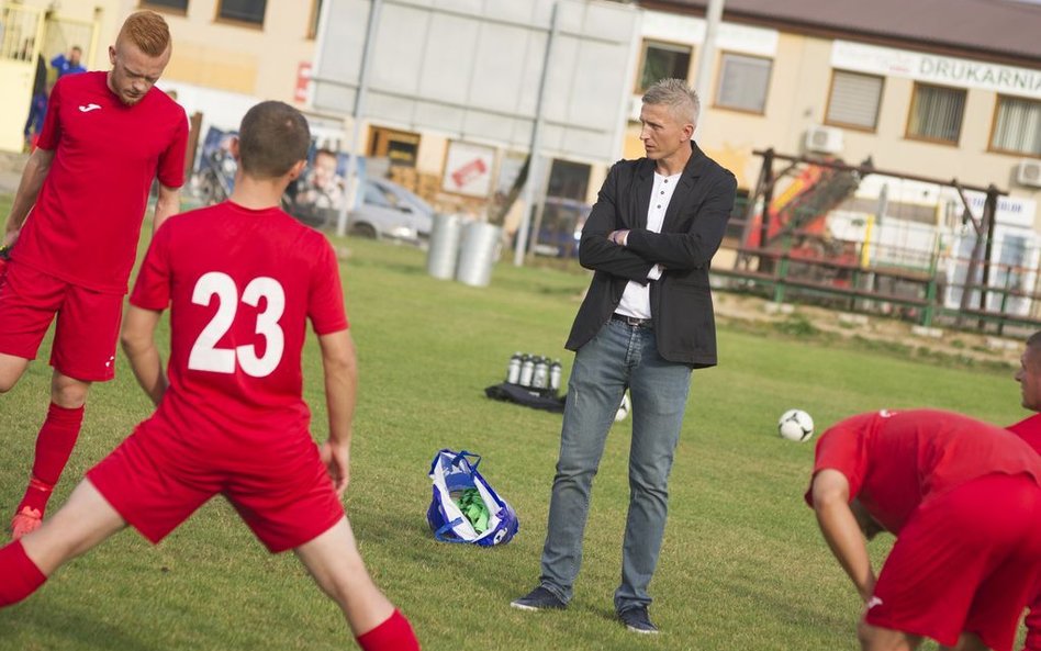 Trener Dariusz Gajowiecki o przygotowaniu drużyny do meczów będzie decydował wspólnie z internautami