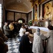 Cięcia dla polskich mediów na Litwie mogą spowodować zwieszenie transmisji nabożeństw z Ostrej Bramy