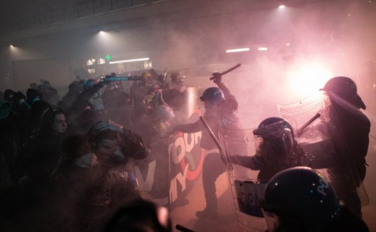 Starcia demonstrantów z policją podczas protestu przeciwko Zimowym Igrzyskom Olimpijskim Milano Cort
