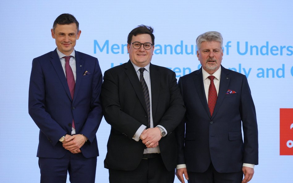Członek zarządu ORLEN S.A. ds transformacji Marcin Wasilewski (L), członek zarządu ORLEN S.A. ds. Up