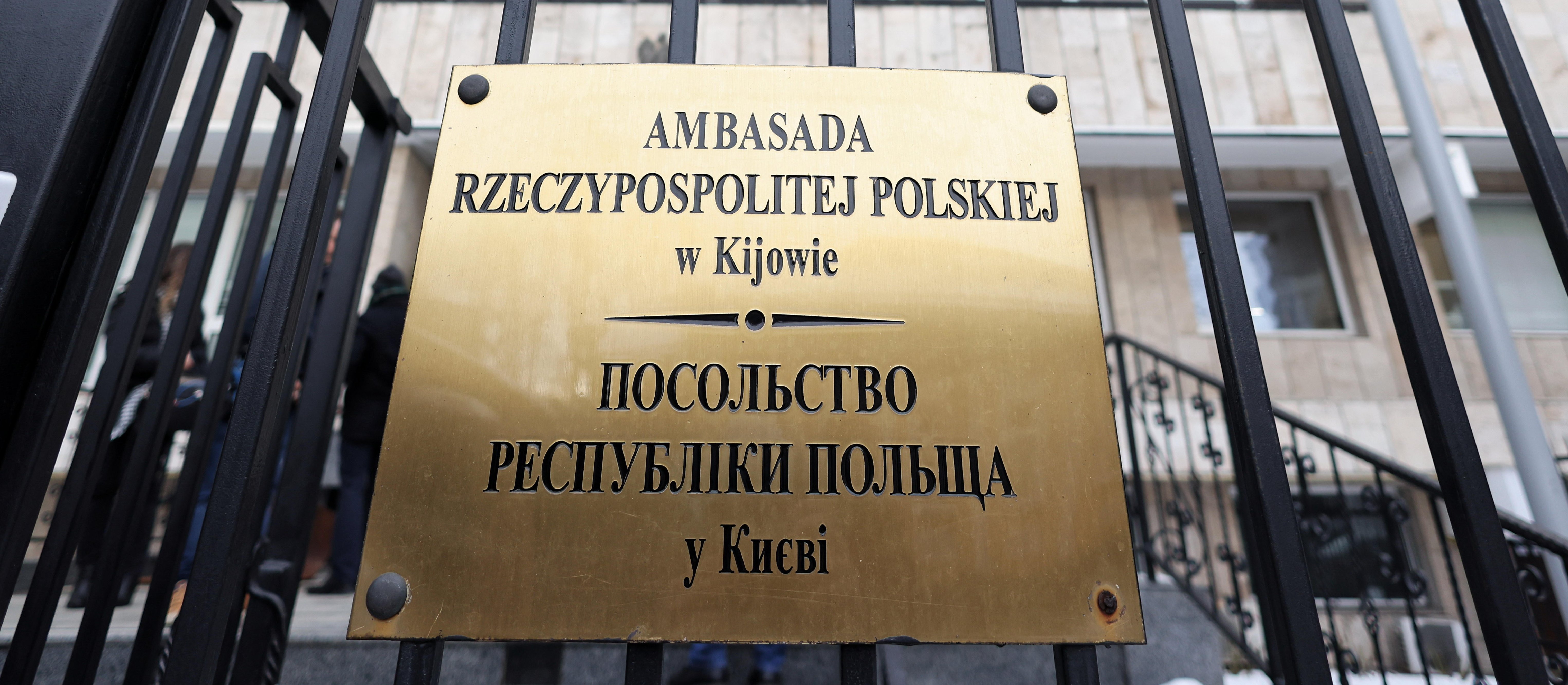 Pocisk uszkodził budynek polskiej ambasady w Kijowie