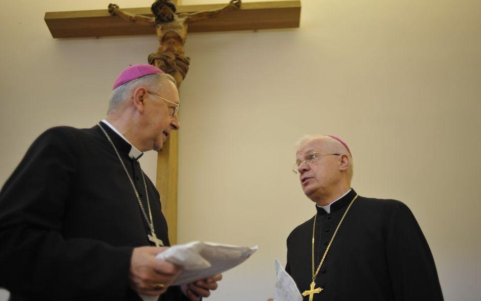 Abp Stanisław Gądecki (z lewej) i abp Józef Michalik