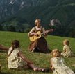 Stroje z "Dźwięków muzyki" sprzedane na aukcji