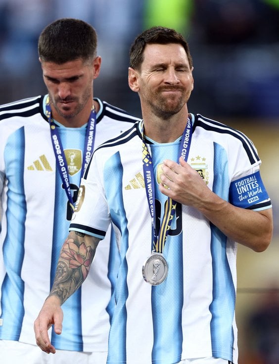 Lionel Messi ze srebrnym medalem mistrzostw świata