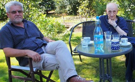 Andrzej Sapija (z lewej) i bohater jego filmu „Intensywność patrzenia” Kazimierz Karabasz.