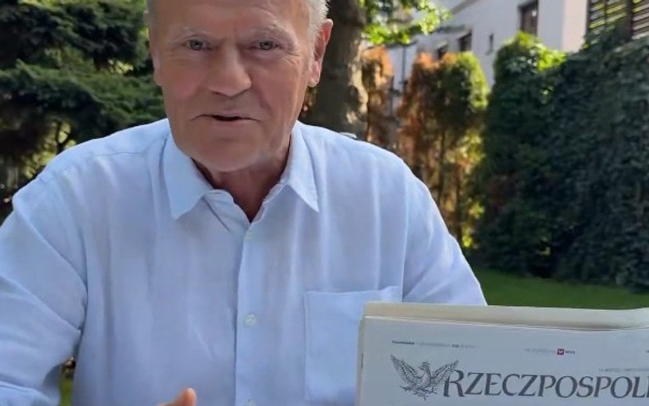 Premier Donald Tusk z kawą i „Rzeczpospolitą” na filmiku w serwisie X