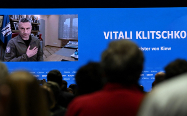 Mer Kijowa Witalij Kliczko podczas wystąpienia za pośrednictwem łącza wideo