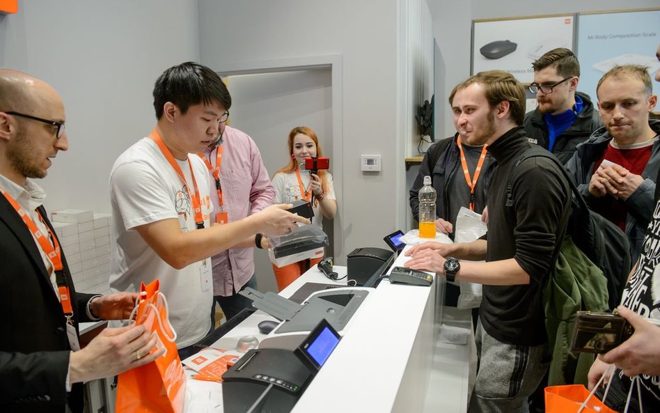 Pierwsi klienci sklepu Xiaomi w Krakowie