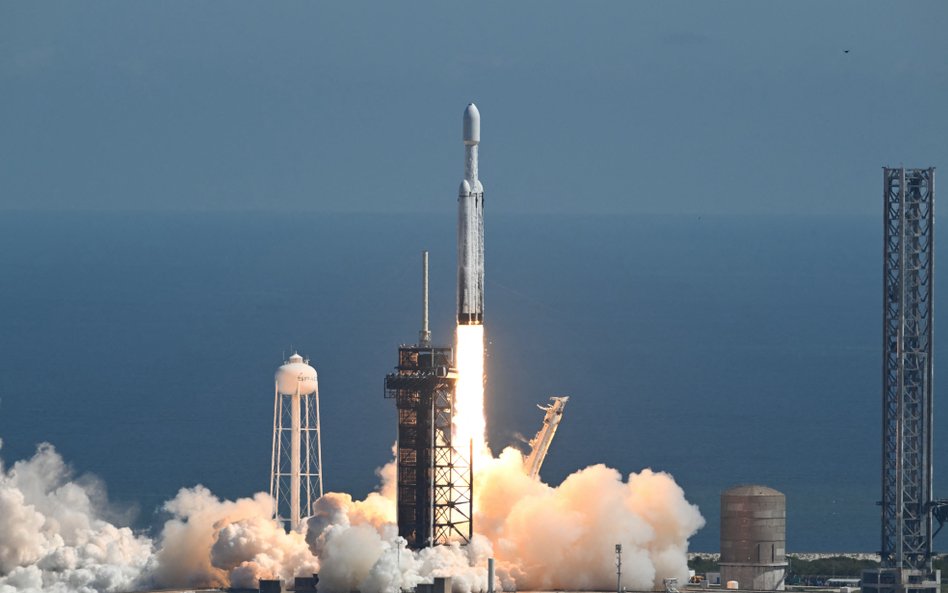 Start rakiety SpaceX Falcon Heavy