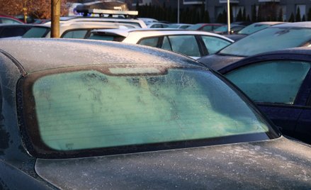 Jazda z oszronionymi szybami to mandat w wysokości nawet 3000 zł i 15 punktów karnych