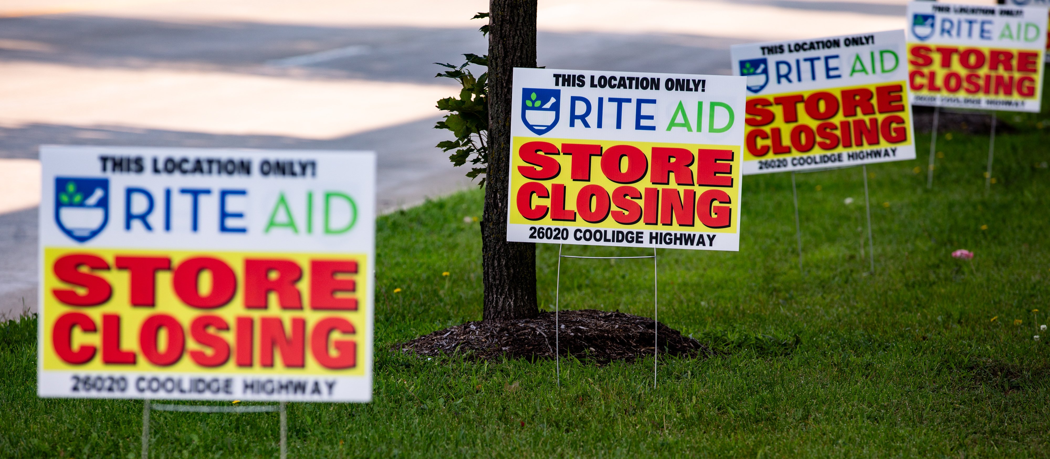 Od gigantów, przez małe sklepiki, po zwykłych ludzi: fala bankructw w USA