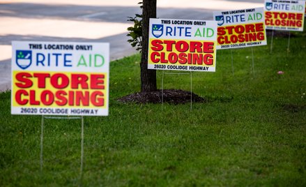 Od gigantów, przez małe sklepiki, po zwykłych ludzi: fala bankructw w USA