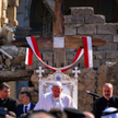 Papież Franciszek modlił się w niedzielę w ruinach zniszczonego przez dżihadystów kościoła Niepokala