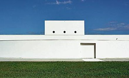 Przedszkole w Ponzano. Piękny świat dla dziecka otoczony higienicznym murem (fot: marco zanta/benett