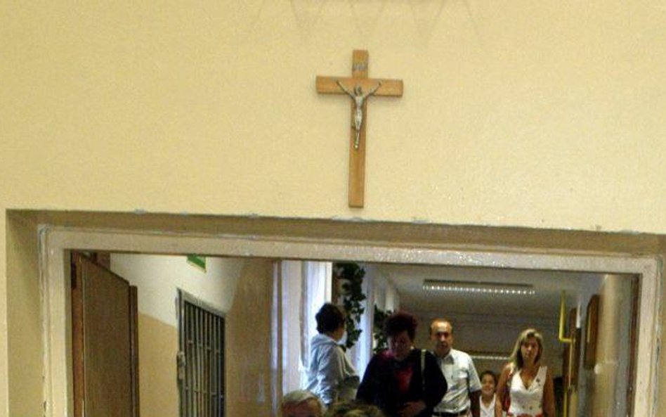 Krzyż może wisieć w szkole - orzekł trybunał w Strasburgu