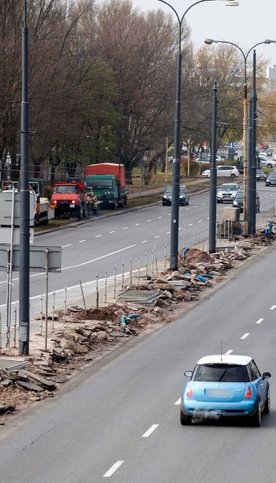 Pomiędzy jezdniami na ul. Grochowskiej zieleń zastąpi beton