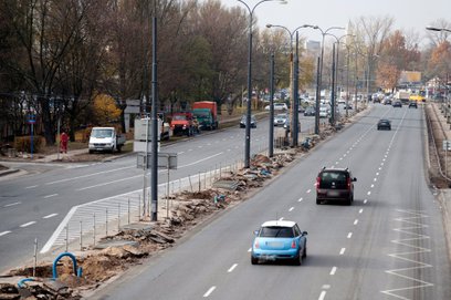 Pomiędzy jezdniami na ul. Grochowskiej zieleń zastąpi beton