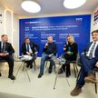 Uczestnicy debaty w Davos: Artem Rybchenko (wiceminister rozwoju regionalnego Ukrainy), Bartlomiej B