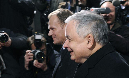 Prezydent Lech Kaczyński oraz premier Donald Tusk przylecieli razem na szczyt