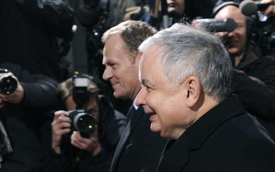 Prezydent Lech Kaczyński oraz premier Donald Tusk przylecieli razem na szczyt