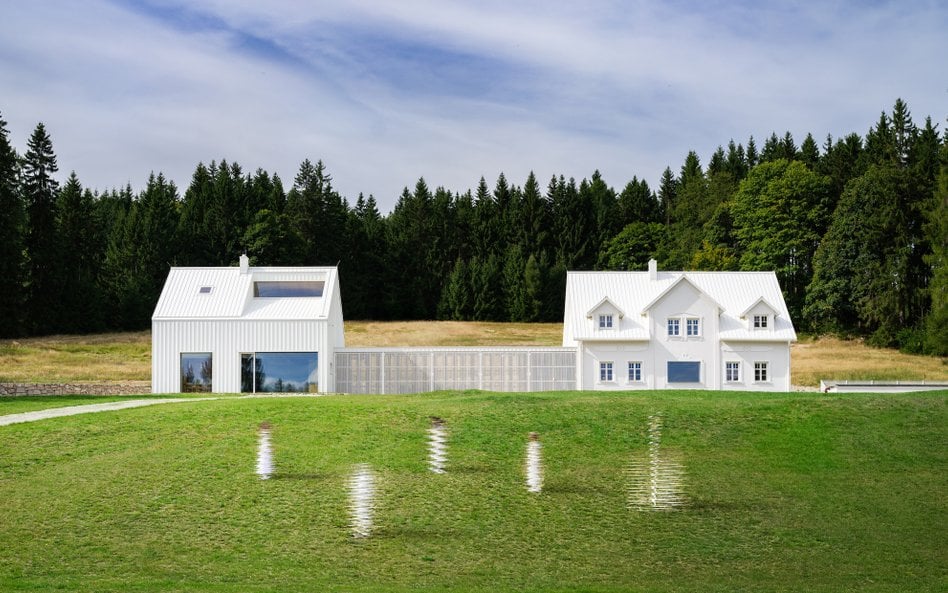 Autorami projektu przebudowy górskiego pensjonatu są architekci z czeskiej pracowni No Architects.