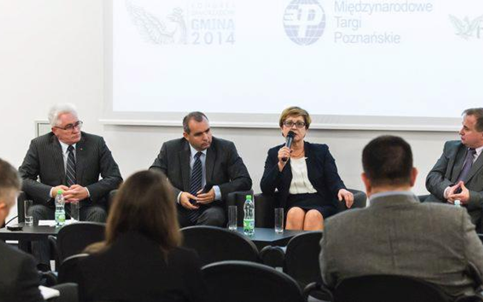 O finansach samorządów dyskutowali: Paweł Lisowski (od lewej), Paweł Bizoń, Barbara Sajnaj oraz Piot