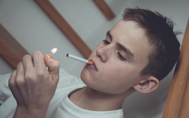 Dzieci palaczy czterokrotnie częściej same zaczynają palić