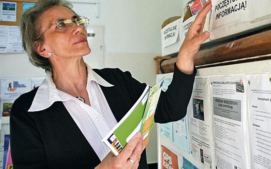 Marta Piasecka, szefowa Biura Karier UW, potwierdza, że studenci szukają stabilnej pracy i regularny