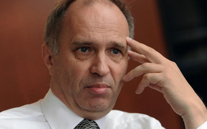 Andrzej Jakubiak, szef Komisji Nadzoru Finansowego od października 2011 r., nie chce oddawać pola na