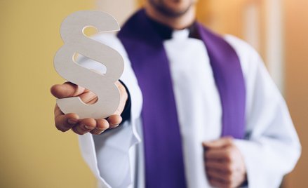 Więzienie za szydzenie z Kościoła. Ziobryści chcą zmienić Kodeks karny