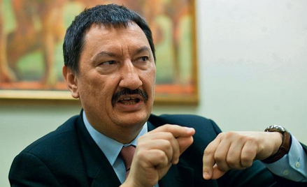 Bogusław Grabowski, dr nauk ekonomicznych, ukończył Uniwersytet Łódzki. Był m.in. wicewojewodą łódzk