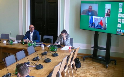 Posiedzenie komisji prowadził jej przewodniczący Jakub Rutnicki (z lewej). Prezes PIT Paweł Niewiado