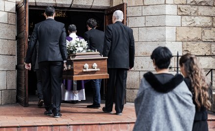 O czym powinni pamiętać kadrowi po śmierci pracownika?