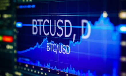 Bitcoin poniżej kluczowego poziomu. Spadek przyspiesza