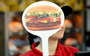 Burger King usuwa 120 sztucznych składników ze składu burgerów