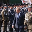 Donald Tusk przed defiladą w Warszawie