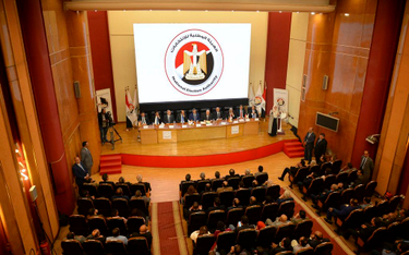 Egipcjanie chcą, by prezydent rządził 16 lat