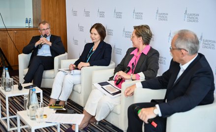 Uczestnicy debaty „Euro czy złoty? Czego chcą młodzi?” komentowali wyniki badań na temat wspólnej wa
