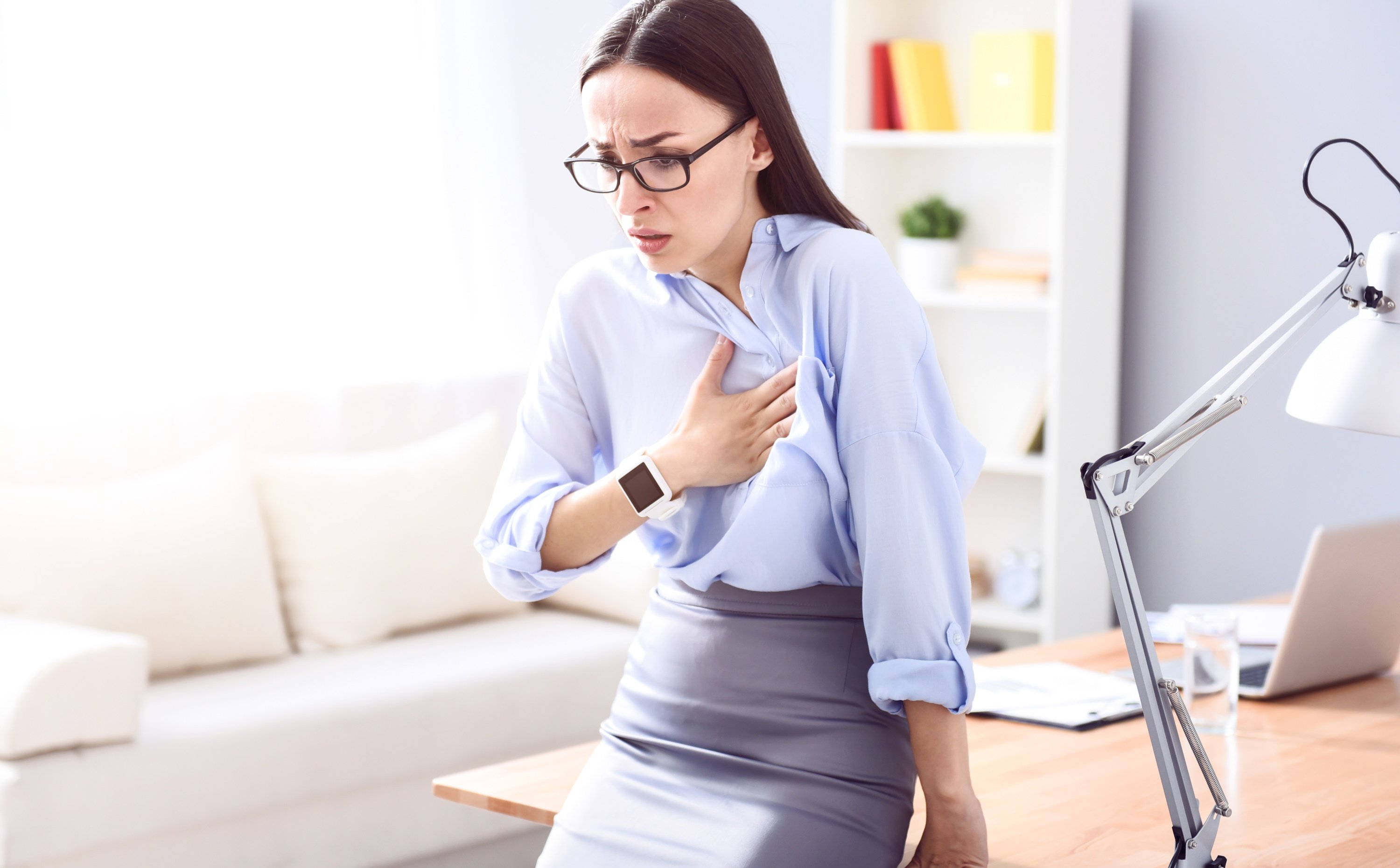 Kobiety rzadziej umierają na „syndrom złamanego serca”. Dlaczego?