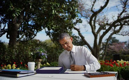 Prezydent USA Barack Obama podpisuje projekt ustawy o opiece medycznej